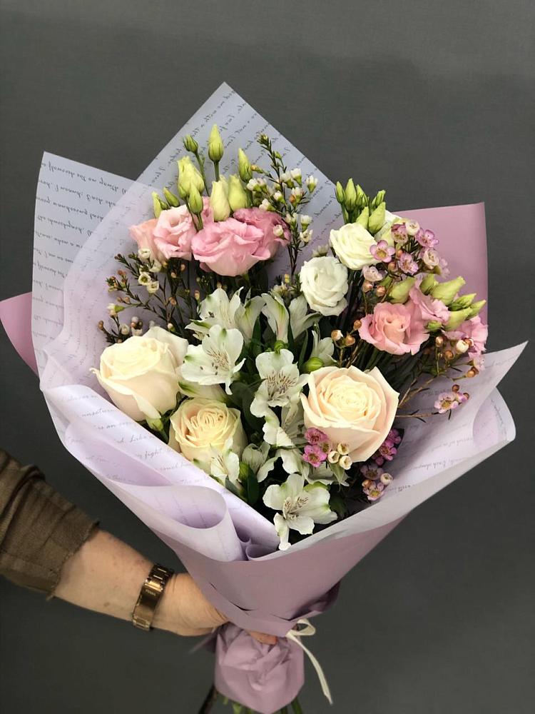 Букет цветов из: Альстромерии, Розы и Лизиантусы в Качалинской