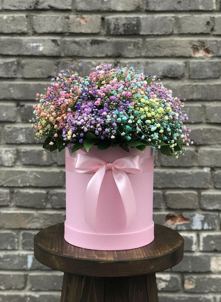 Цветочная композиция из Гипсофила и Розы в шляпной коробке в Качалинской