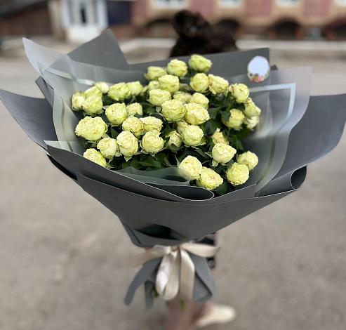 Букет Белые кустовые розы Солинеро в Качалинской