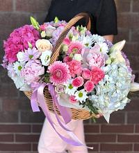 Цветочная композиция из Розы, Хризантемы, Пионы и Лизиантусы в корзине #REPLACE_PRED# Качалинской