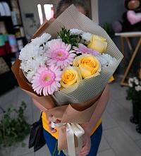 Букет цветов из:  Герберы, Розы и Хризантемы в Качалинской