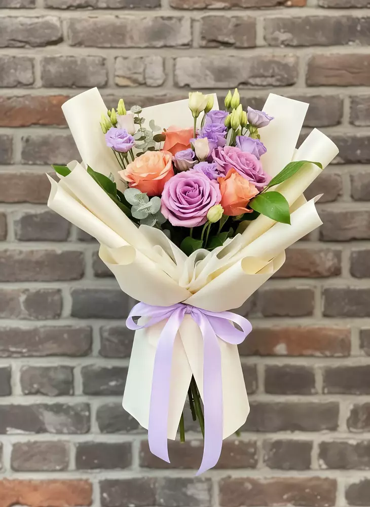 Букет цветов из: Лизиантусы и Розы в Качалинской