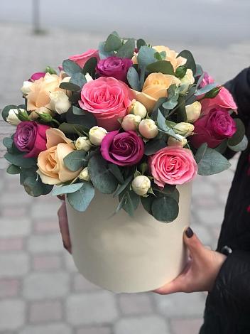 Цветочная композиция из Розы в шляпной коробке в Качалинской
