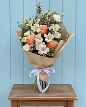Букет цветов из:  Альстромерии, Лизиантусы, Розы и Хризантемы в Качалинской