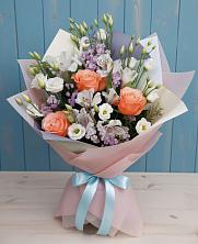 Букет цветов из:  Лизиантусы, Розы, Альстромерии и Гипсофила в Качалинской