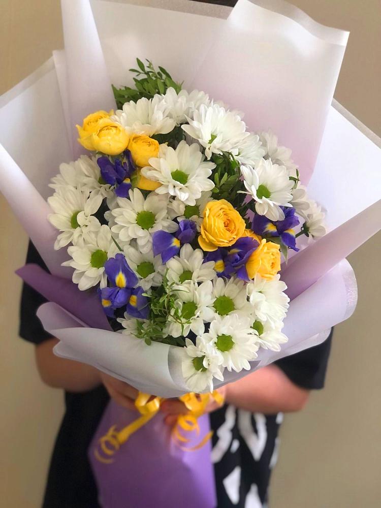 Букет цветов из: Ирисы, Хризантемы и Розы в Качалинской