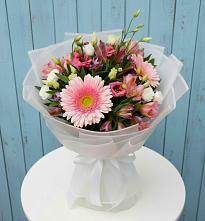 Букет цветов из:  Герберы, Альстромерии и Лизиантусы в Качалинской