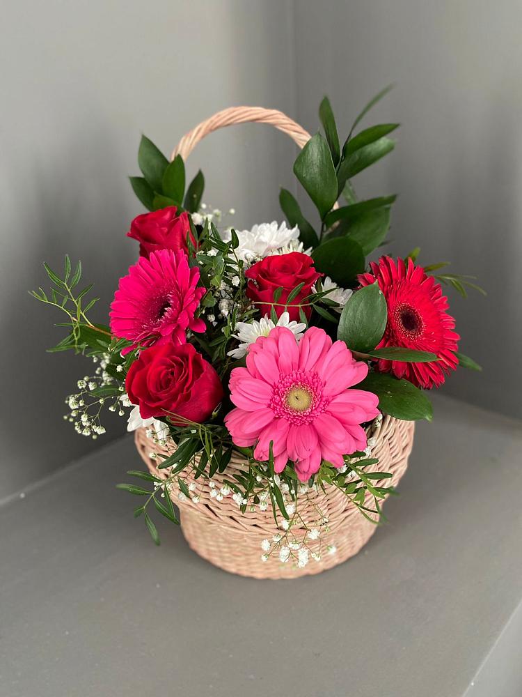 Цветочная композиция из Розы, Хризантемы и Герберы в корзине в Качалинской